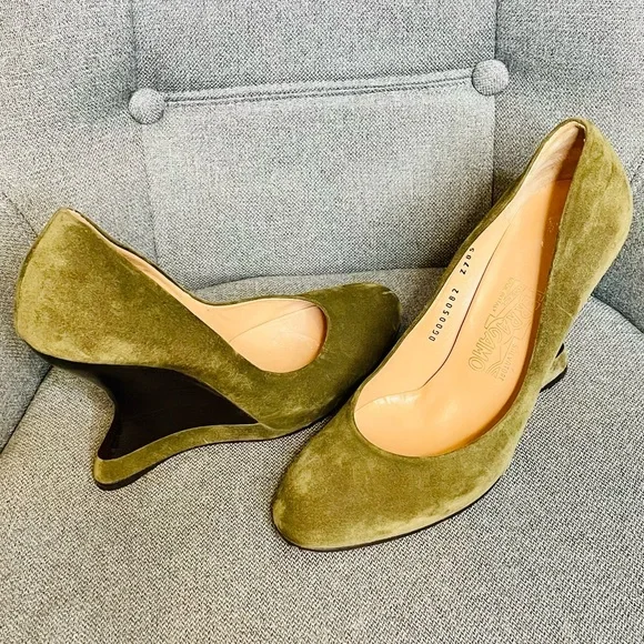 Salvatore Ferragamo Olive Green Suede Curved Stacked Wedge Heels - Ultra Rare! - Picture 2 of 9